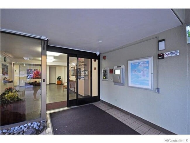 Building Photo - Pearl One building. Centrally located, water, sewer included!!