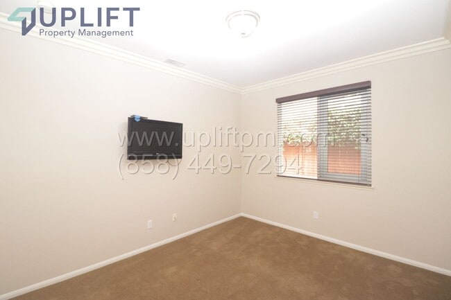 Building Photo - 4 bed 2.5 Bath On A Cula-De-Sac