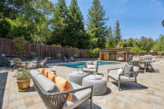 Building Photo - Luxury Single-Level Westside Alamo Home with Saltwater Pool, Spa & Outdoor Kitchen