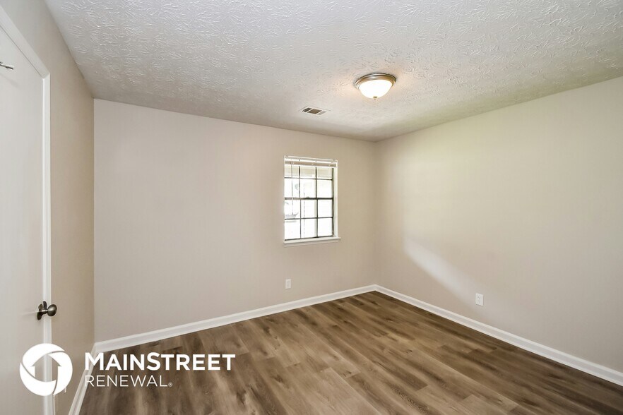 Building Photo - 263 Independence Dr