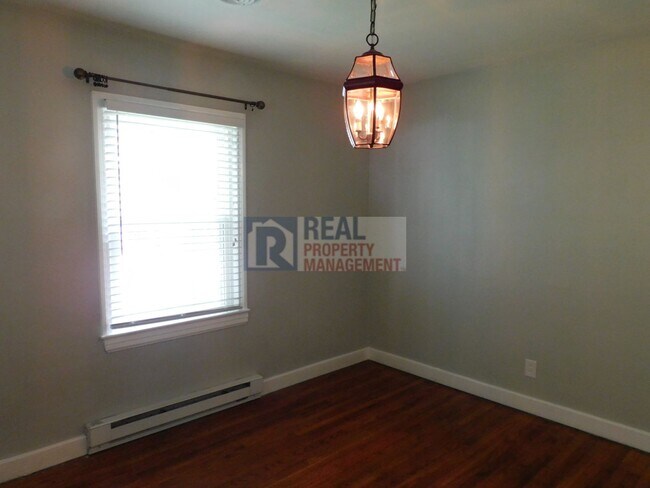 Building Photo - Irving Park Cottage 3BR/1.5BA w/1-Car Gara...