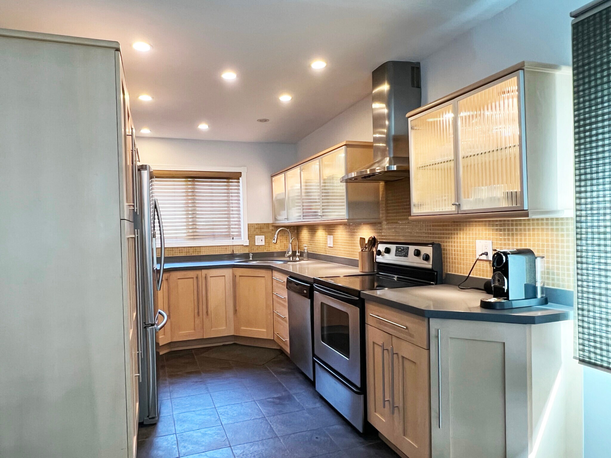 Building Photo - 6151 Canterbury Dr