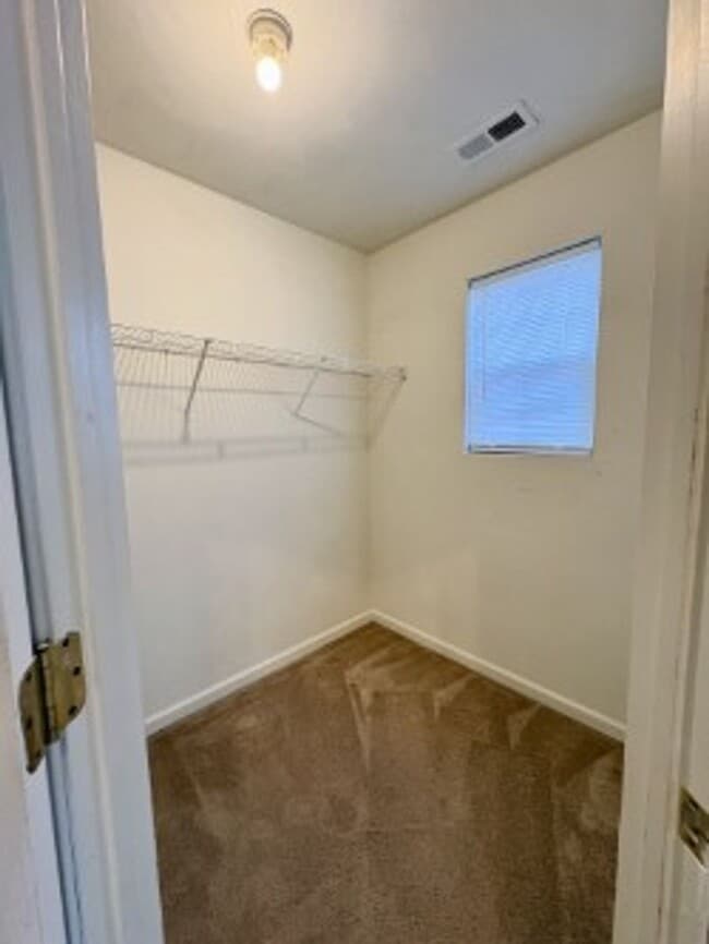 Building Photo - Huntersville