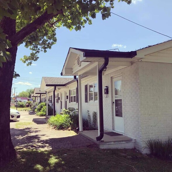 Exterior. - 107 Smith Ave
