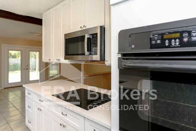 Building Photo - 1712 Sherman Dr