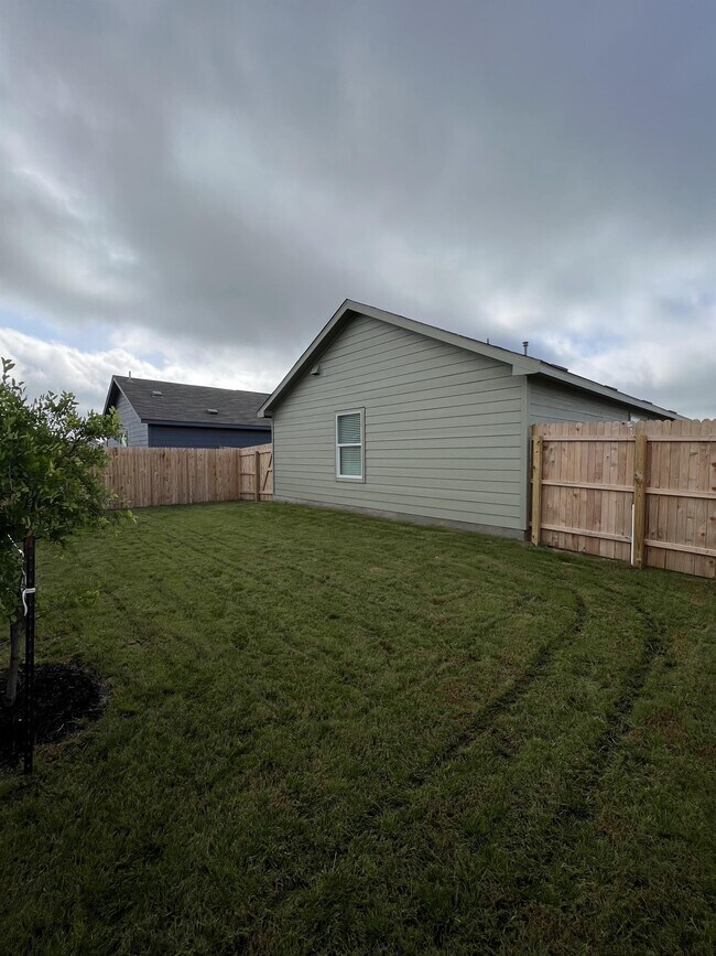 Building Photo - 13819 Llama Pl