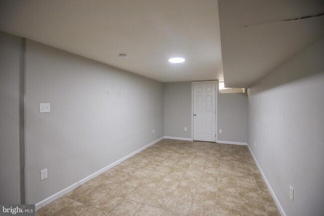 Building Photo - 530 N Montford Ave