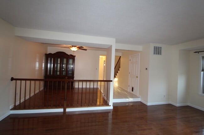 Building Photo - 44 Rosemary Ln