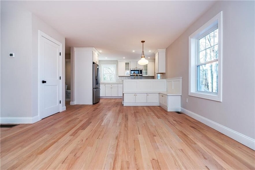 Building Photo - 1810 Kingstown Rd