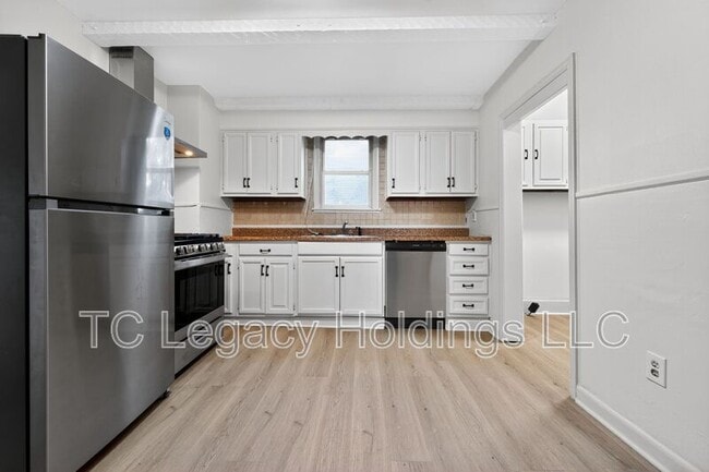 Building Photo - 1627 W Pike St