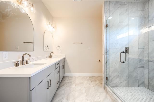 Building Photo - 1115 Bell St