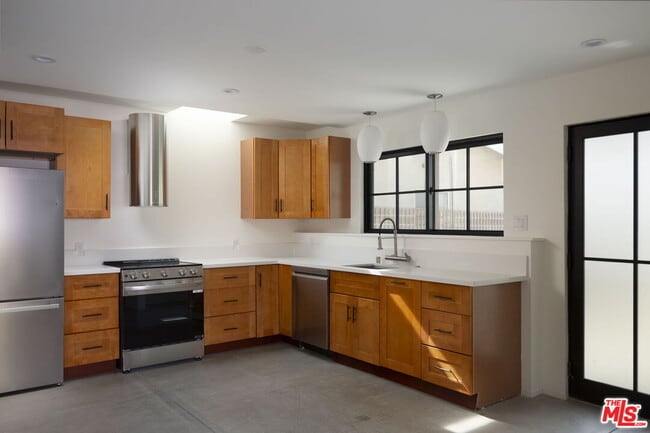 Building Photo - 424 N Avenue 64