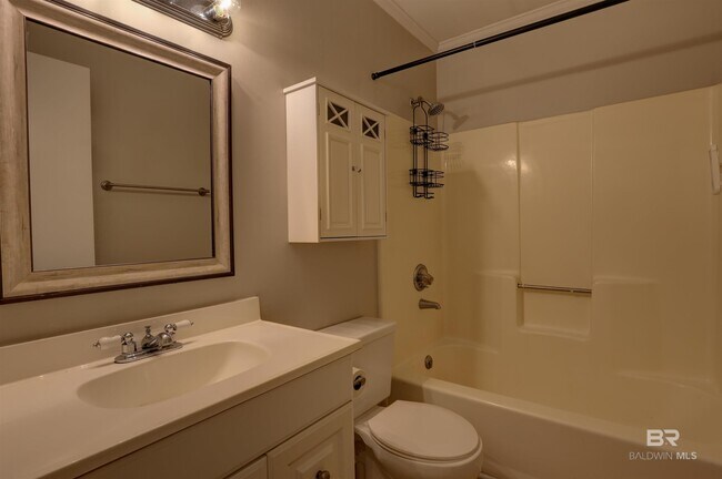 Building Photo - 409 Nichols Ave