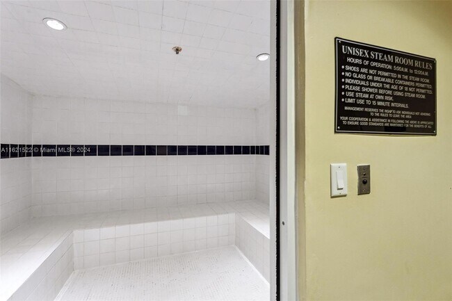 Building Photo - 1745 E Hallandale Beach Blvd