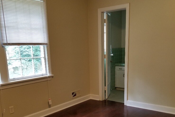 Building Photo - 111 Canyon Dr