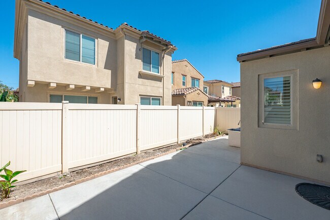 Building Photo - Spacious & Stylish 4 Bed 3 Bath in Chino P...