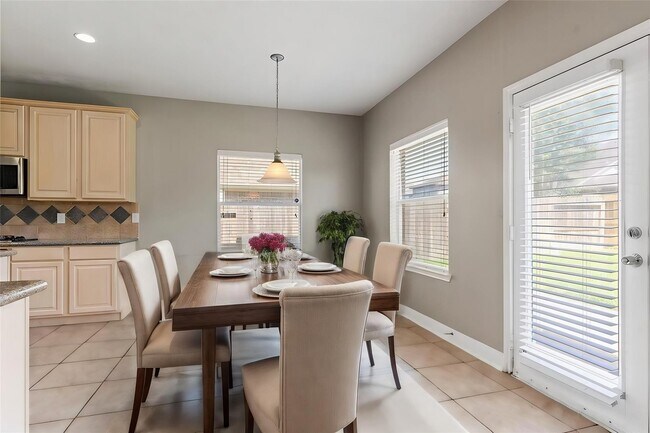 Building Photo - 3531 Shoreview Ln