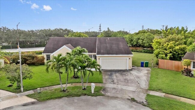 Building Photo - 8920 Crescent Dr