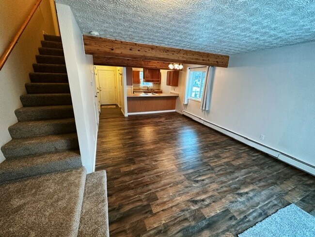 Building Photo - 3012 W 33rd Ave