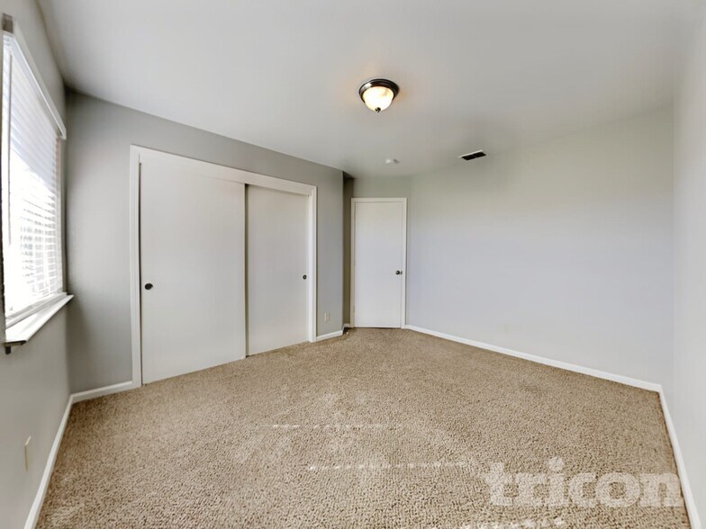 Building Photo - 1600 Cattail Ct