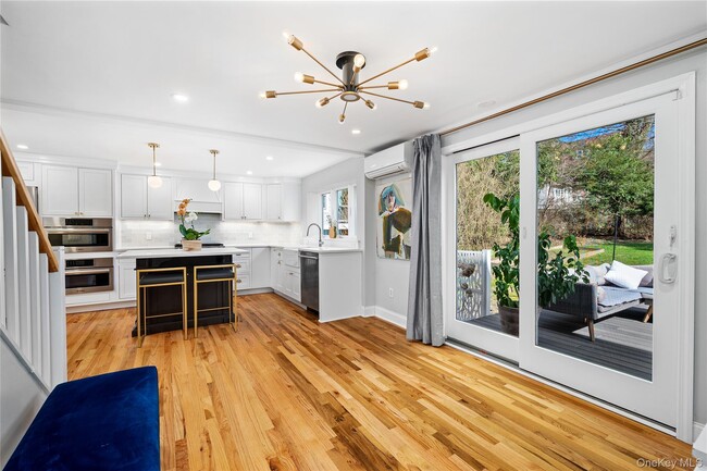 Building Photo - 1001 Shore Acres Dr