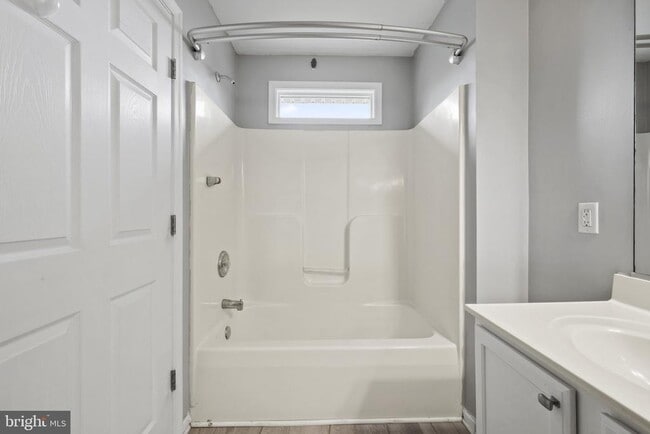 Building Photo - 703 Horse Chestnut Ct