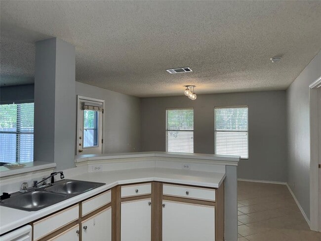 Building Photo - 9700 Copper Creek Dr