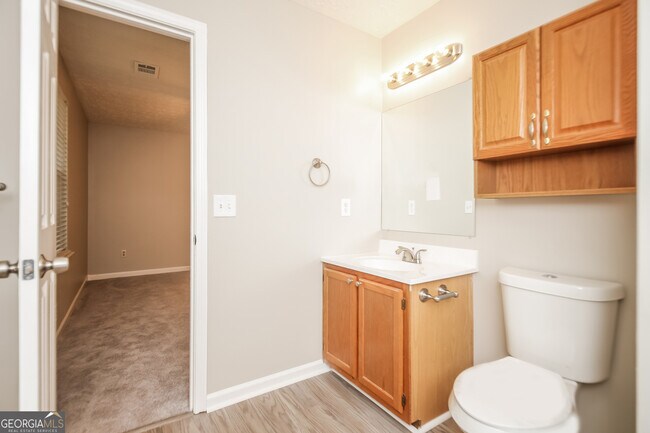 Building Photo - 1817 Cres Hill Dr NW