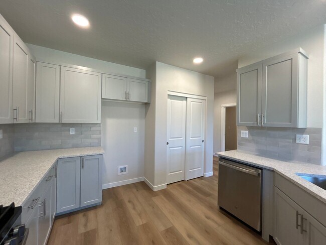 Building Photo - Brand New 3 Bedroom / 2 Bathroom Home in NW Redmond