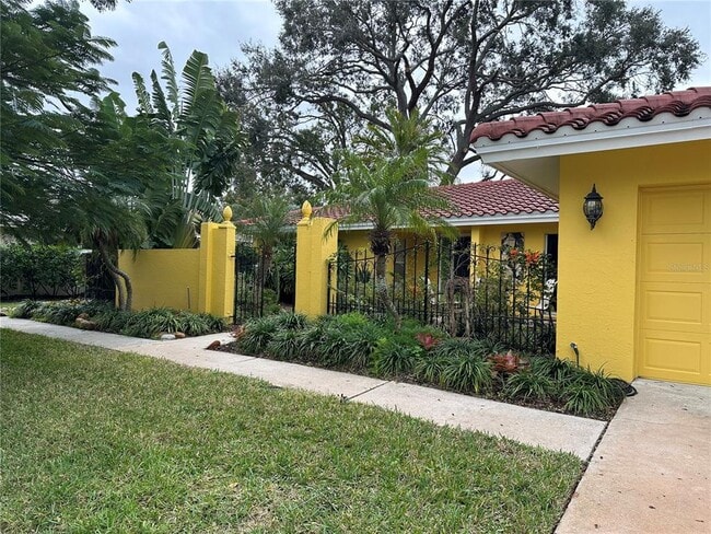 Building Photo - 1883 Riviera Cir