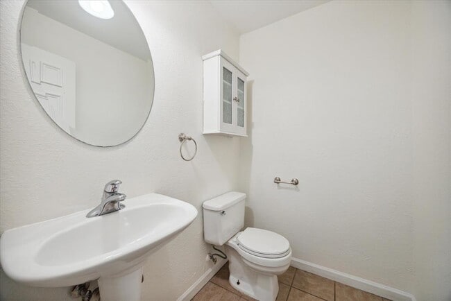 Building Photo - 13004 Sinton Ln