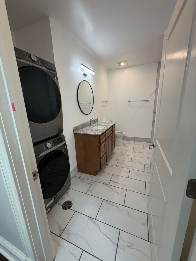 Building Photo - 4397