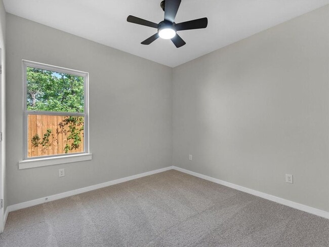 Building Photo - 5201 Kenilwood Dr