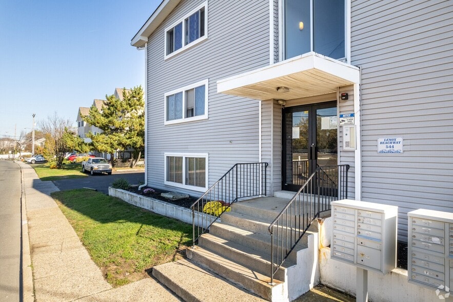 Building Photo - 544 Beachway Ave