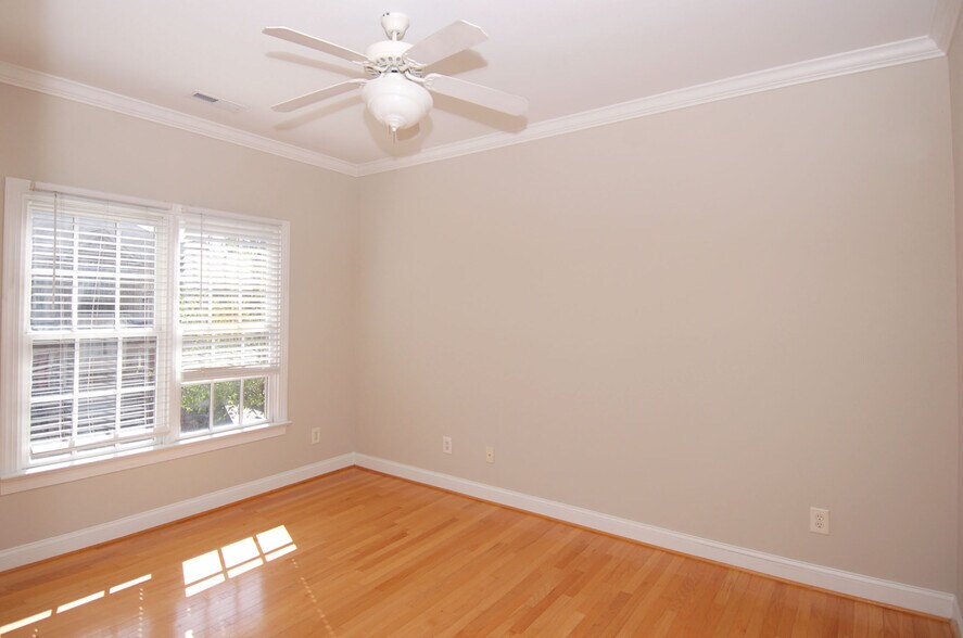 Building Photo - 1327 Cameron View Ct