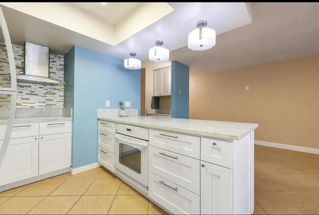 Building Photo - 7555 Linda Vista Rd