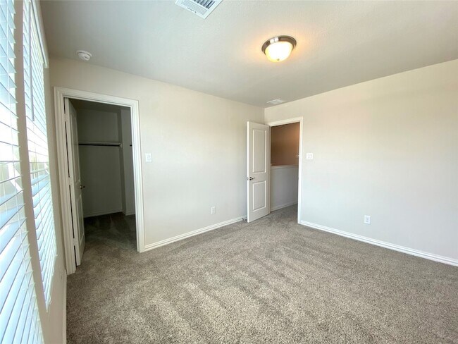 Building Photo - 1800 Canyon Ln