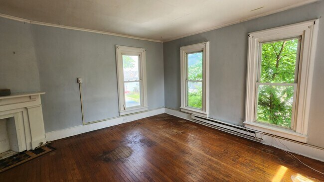 Building Photo - 208 Congress St