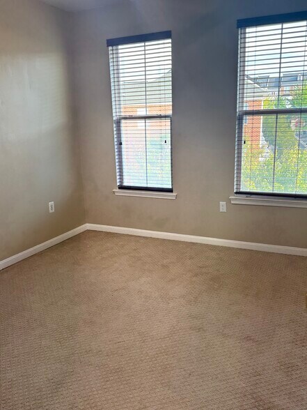 Building Photo - 5522 Hartfield Ave