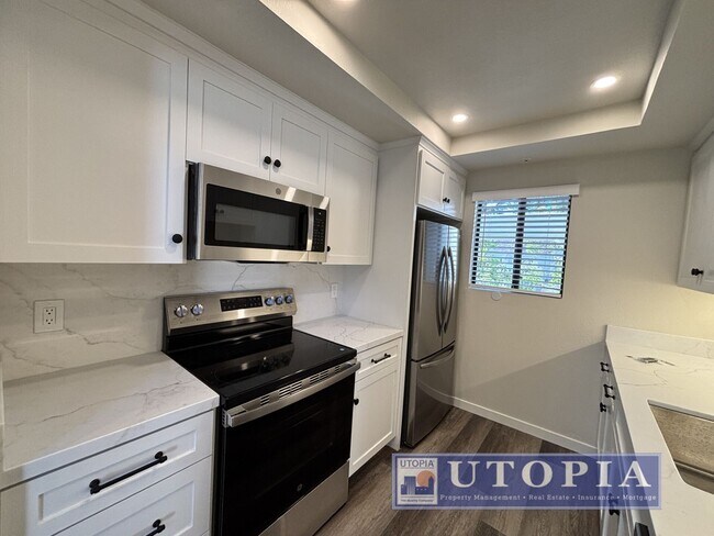 Building Photo - Newly Remodeled 2 Bed 1 Bath Unit Right Near Cabrillo College