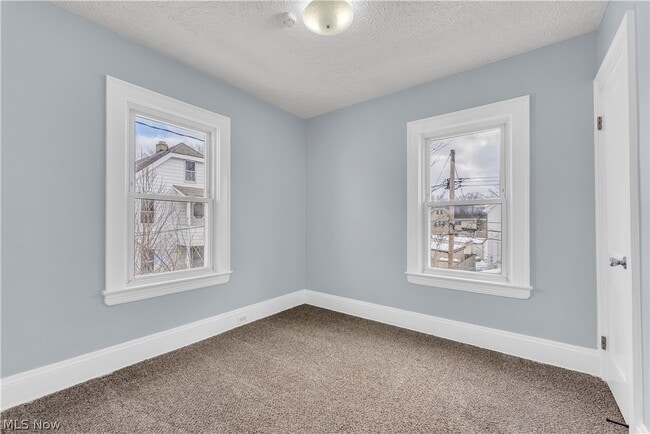 Building Photo - 10302 Parkview Ave