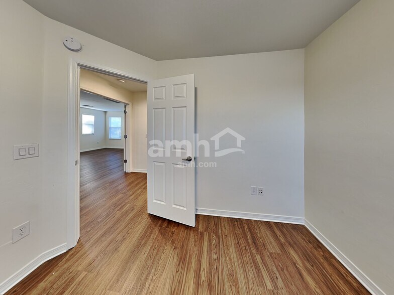 Building Photo - 739 W Paseo Celestial