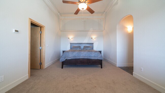 Building Photo - 417 E Kiowa St