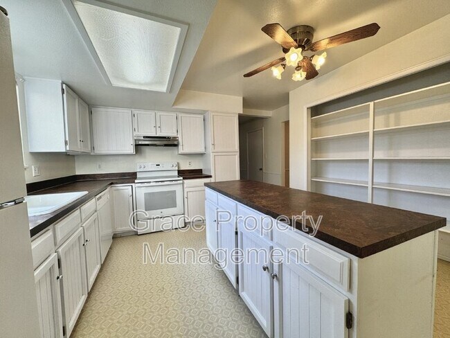 Building Photo - 5728 S Kenton St