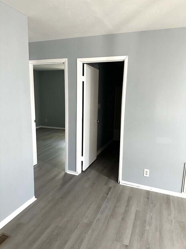 Building Photo - 257-259 W Elm St.