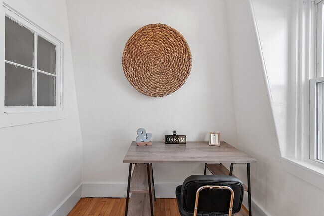 Building Photo - 54 Bonair St