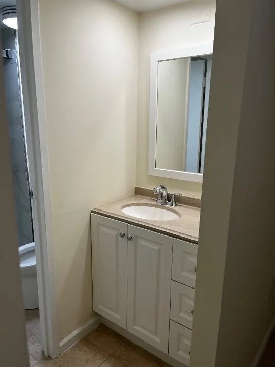 Building Photo - 3558 Shore Dr