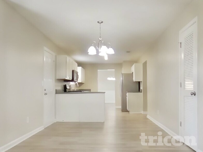 Building Photo - 232 Ermines Way