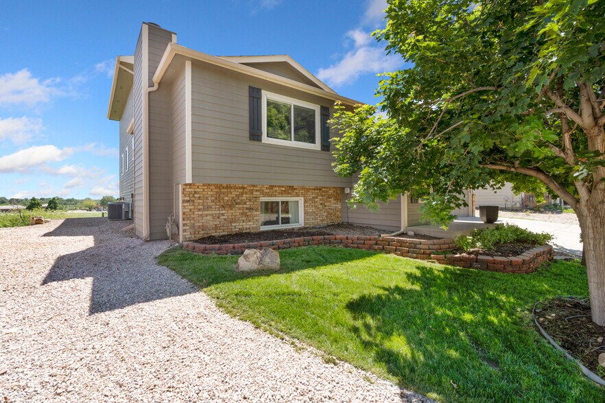 Front yard - 150 Ranae Dr