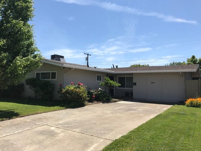 Primary Photo - 3 bedroom 1 bathroom home located in Sacra...